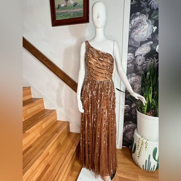 Mac Duggal EMBELLISHED ONE
SHOULDER A-LINE GOWN/ size 4 - Picture 7 of 9